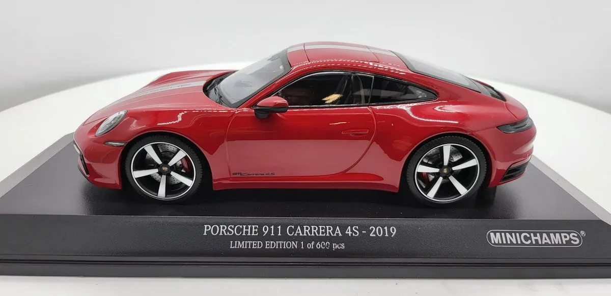 Porsche 911 Carrera 4S 2019 Minichamps 1:18 - Rood
