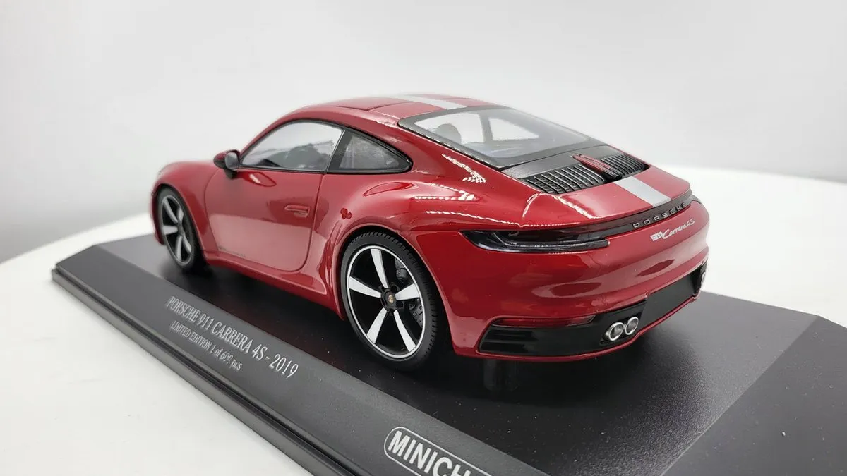 Porsche 911 Carrera 4S 2019 Minichamps 1:18 - Rood