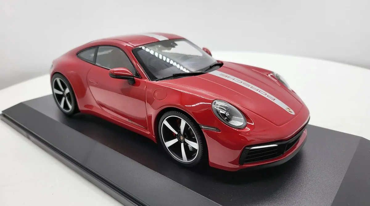 Porsche 911 Carrera 4S 2019 Minichamps 1:18 - Rood