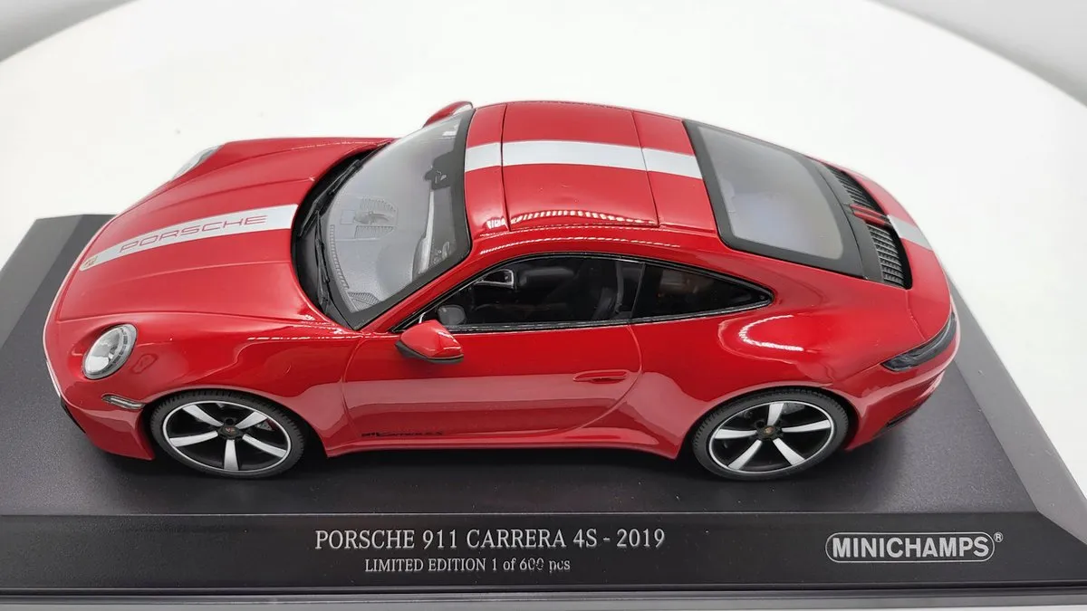 Porsche 911 Carrera 4S 2019 Minichamps 1:18 - Rood