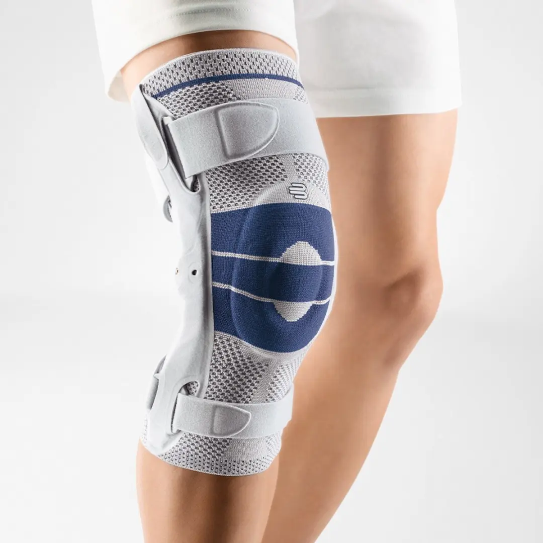 Bauerfeind GenuTrain S Pro Kniebrace - Instelbare Scharnieren - Kniebandage - Knie Support - Maat M - Zwart
