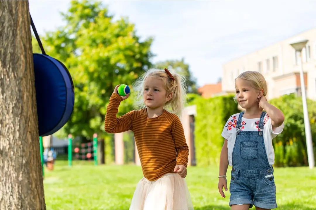 Outdoor Play Opblaasbaar Dartspel - Ø36cm - 3 Ballen - afbeelding 4 van 6