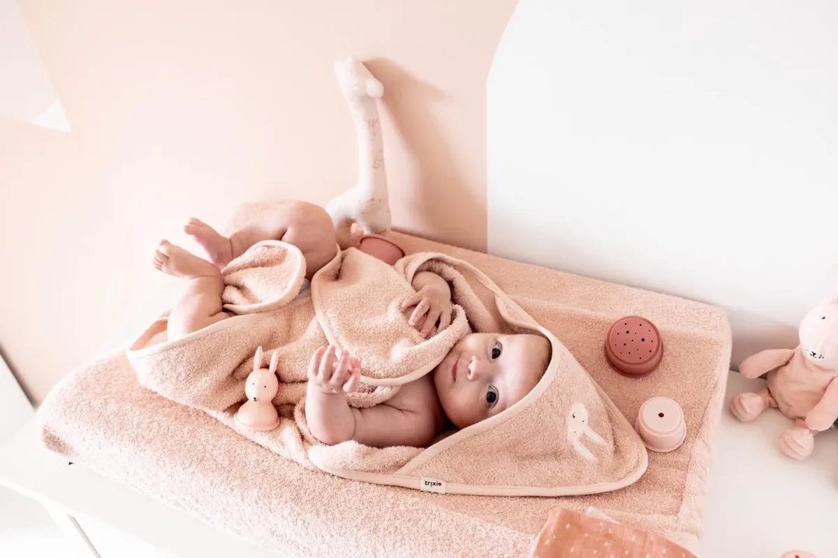 Trixie Badcape Aura Rabbit - M Roze