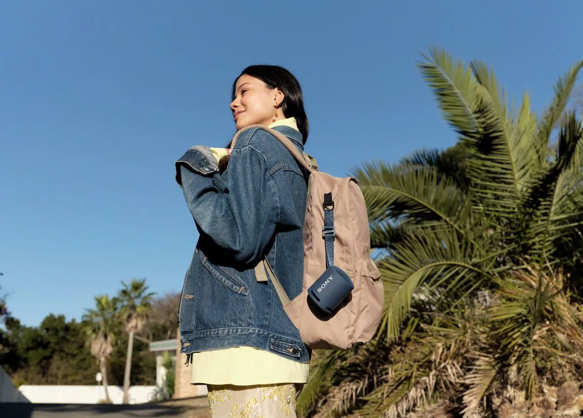 Bluetooth speaker with strap Coral Pink
