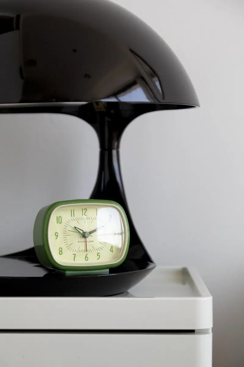 Kikkerland Retro Wekker - Groen - AA Batterij - afbeelding 4 van 6