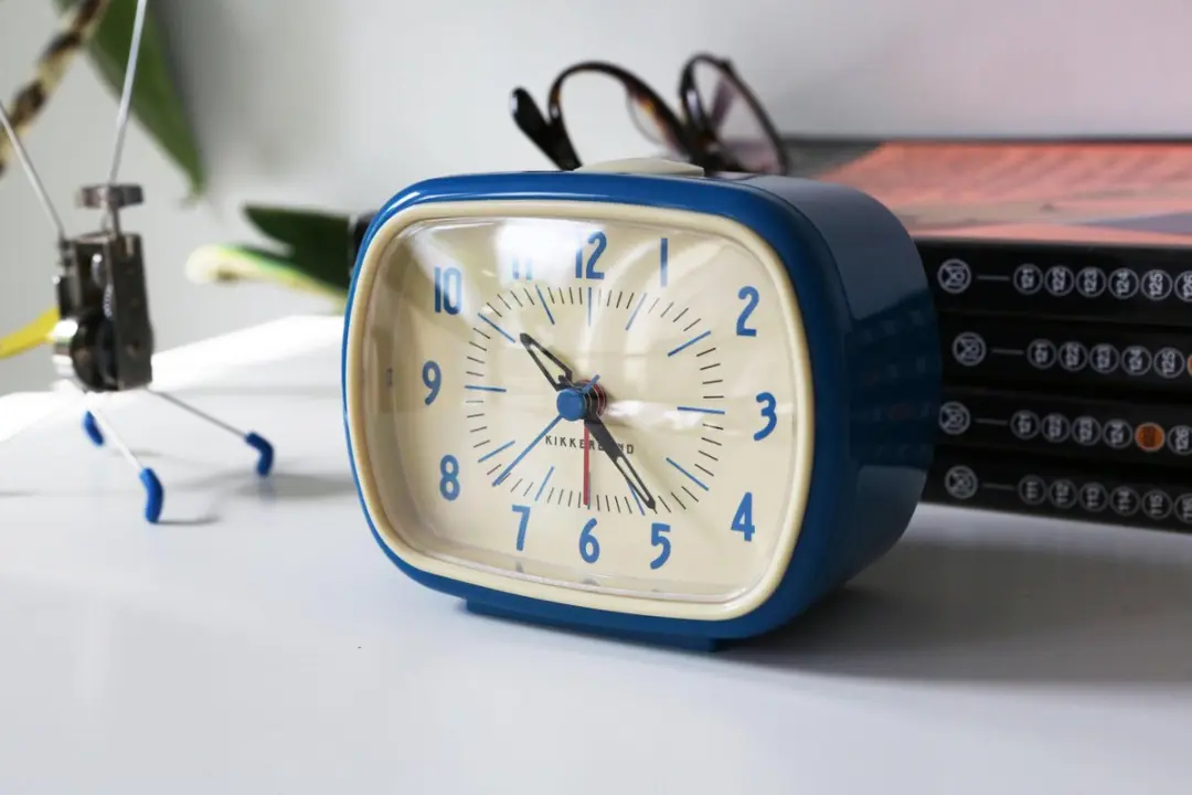 Kikkerland Retro Wekker - Blauw - afbeelding 2 van 5