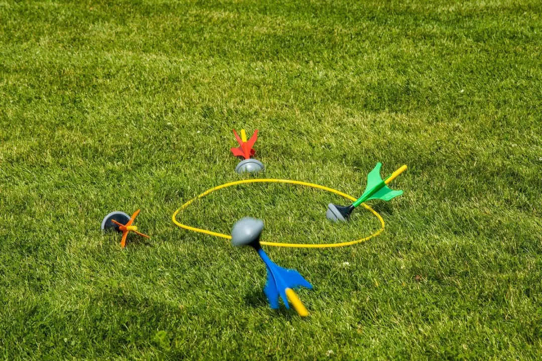 Outdoor Play Giant Garden Darts - Darts van 23cm - Scorering van 50cm - 4 Darts - afbeelding 5 van 6