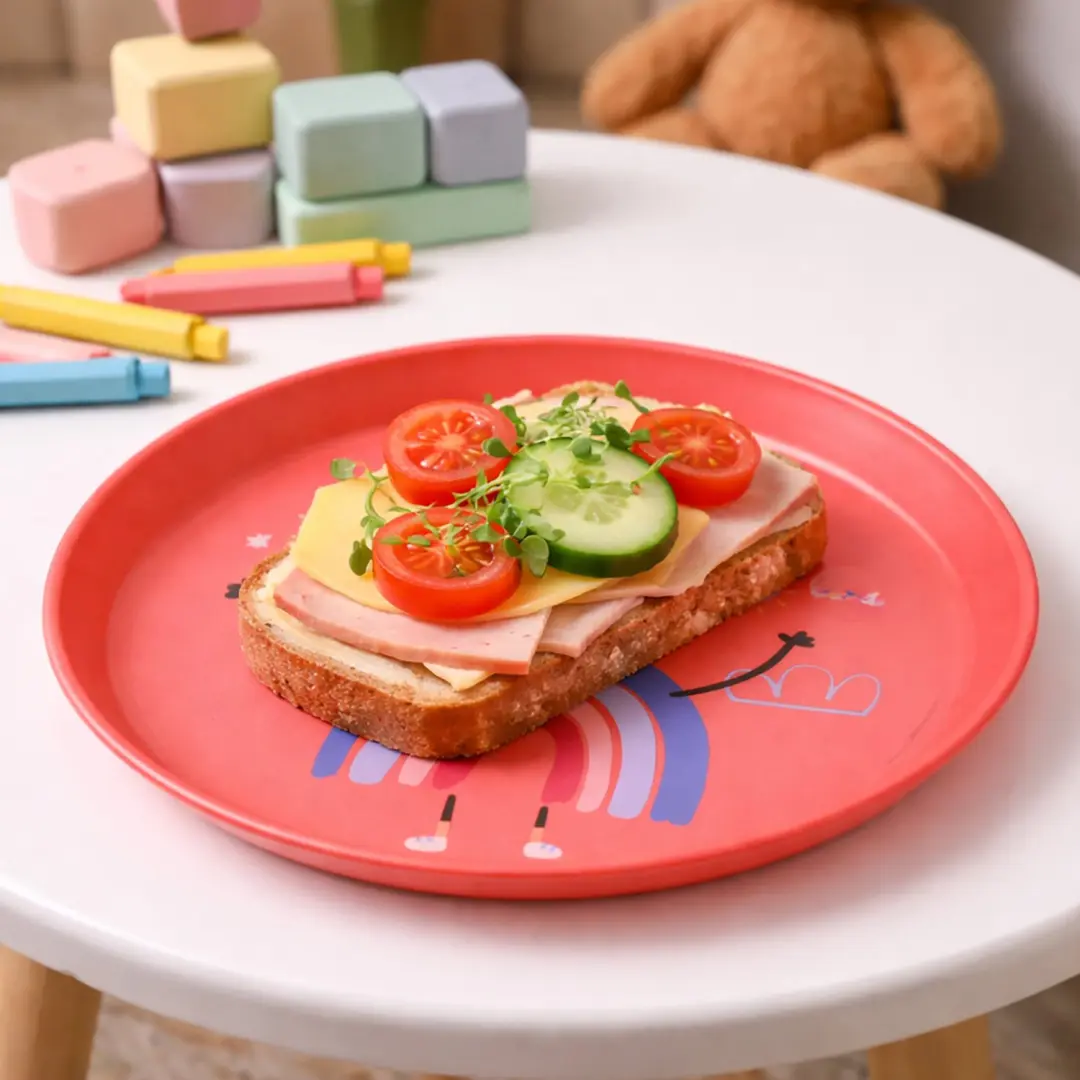 Koziol Dreams Kinderbordje Ø20,5cm - Organic Red - afbeelding 6 van 6