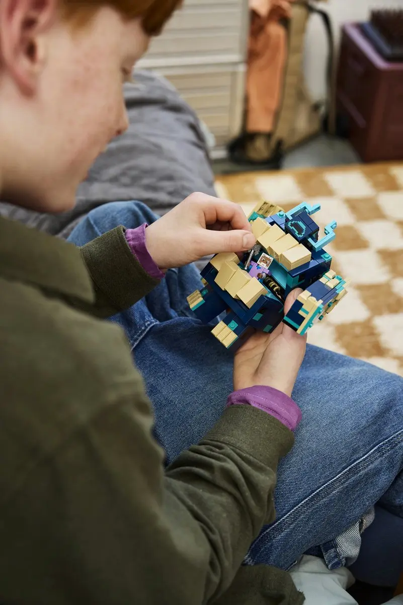 LEGO Minecraft De Strijd tegen de Duistere Opzichter 21591 - afbeelding 6 van 6