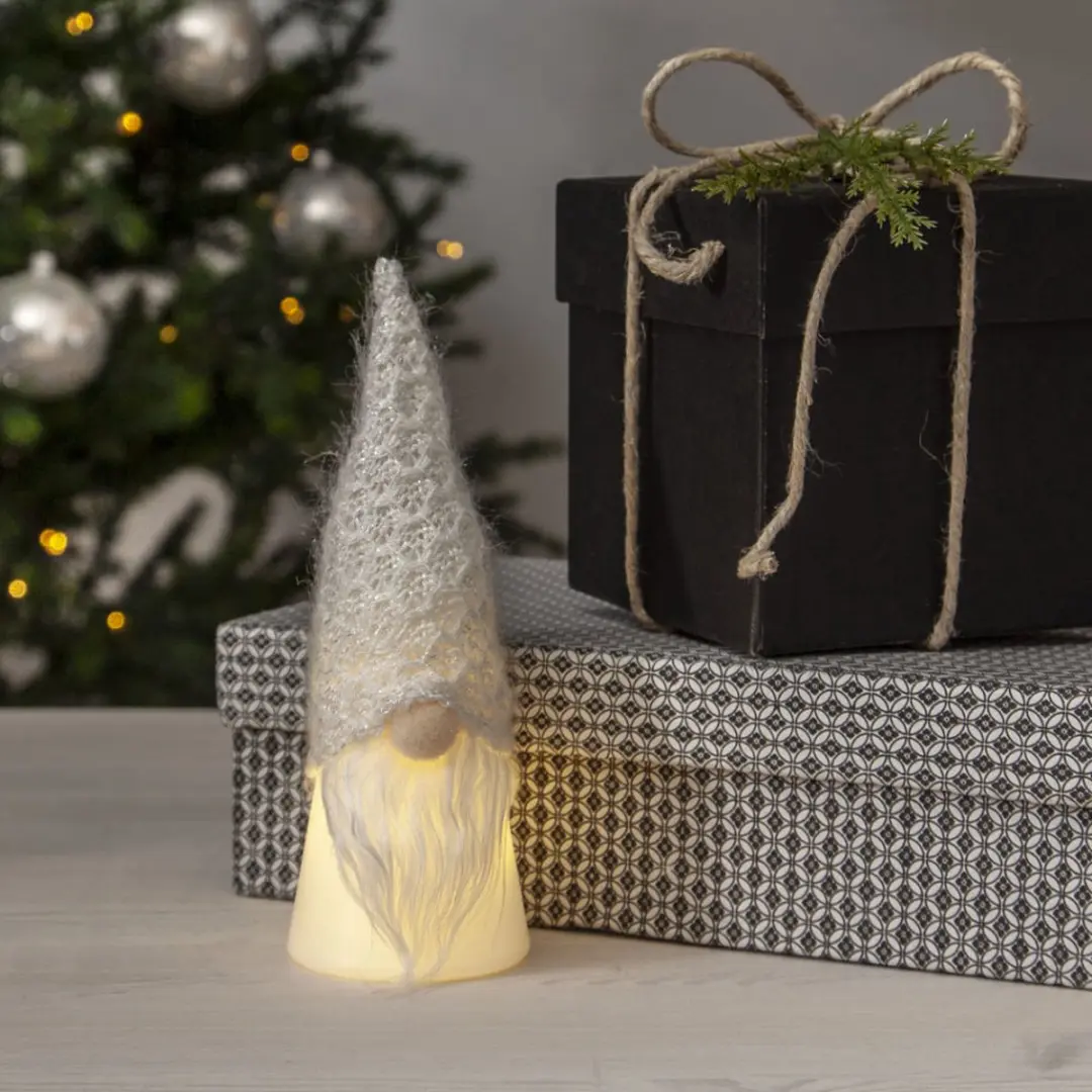 Star Trading Joylight kerstkabouter lichtgrijs - kunststof / textiel - D 6.5 cm - H 18 cm - op batterijen