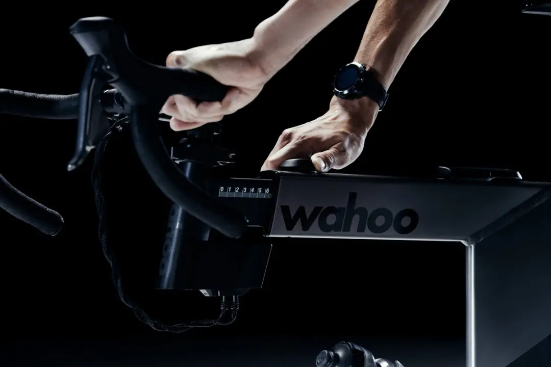 Wahoo KICKR BIKE V2 Smart Fietstrainer - afbeelding 5 van 6