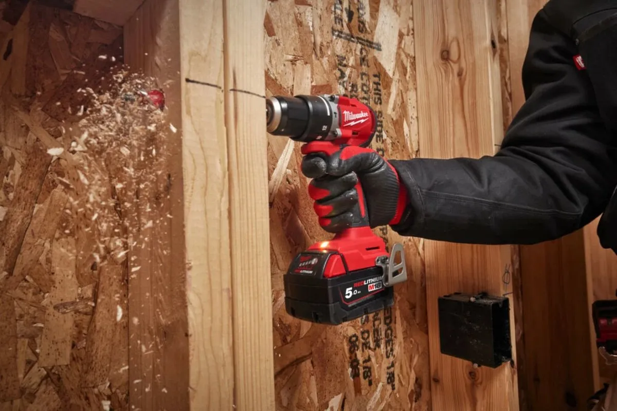 Milwaukee M18 BLDDRC-502C Boor-/schroefmachine - 2x 18V 5.0Ah Accu + Oplader