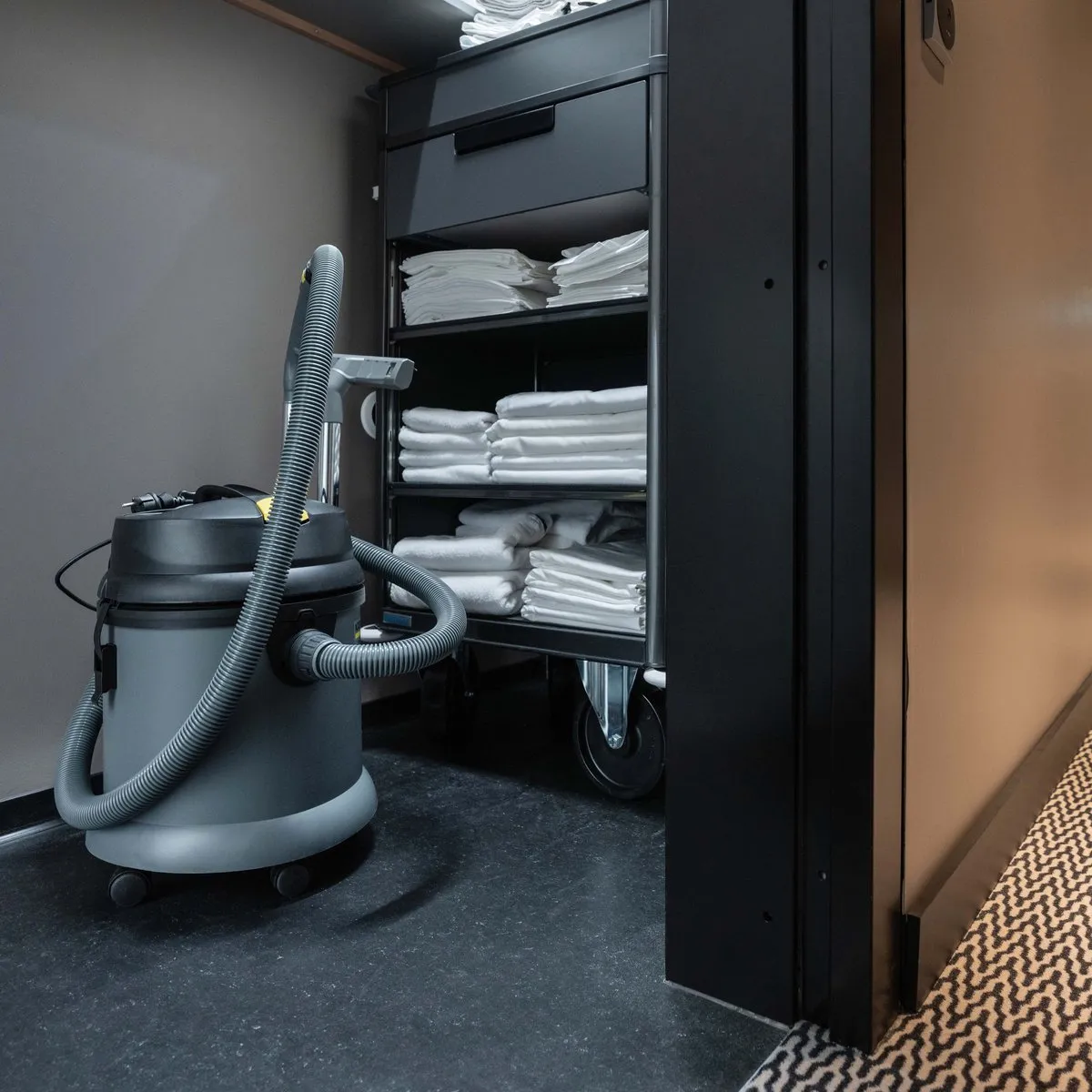 Kärcher NT 27/1 Professional Nat/Droog stofzuiger - 1380 W - 27 liter - Kunststof reservoir - PES-Patroonfilter