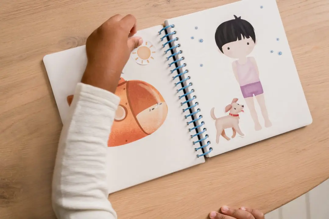 Little Dutch Aankleedboek Dress Me Up - Rosa & Friends - Stickerboek - 24 pagina's - 12 stickerpagina's - Knutselen - Speelgoed kinderen - Voor meisjes en jongens - afbeelding 6 van 6