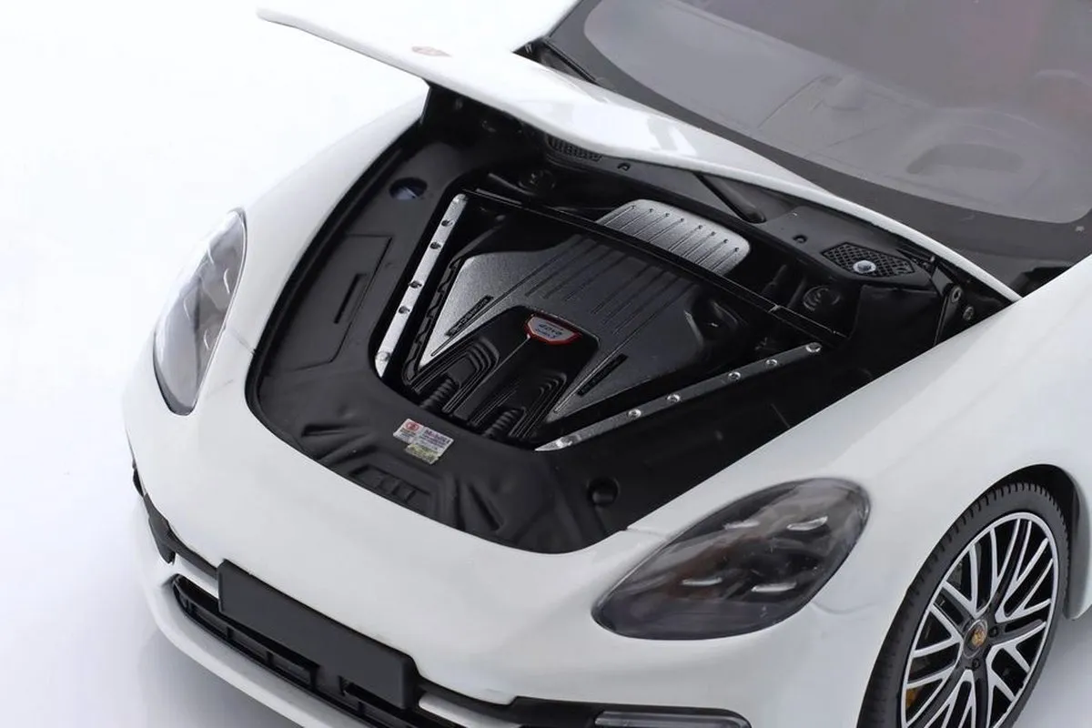 Porsche Panamera Turbo S 1:18 Minichamps - Wit