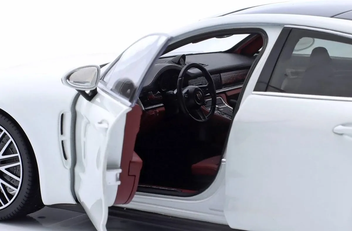 Porsche Panamera Turbo S 1:18 Minichamps - Wit