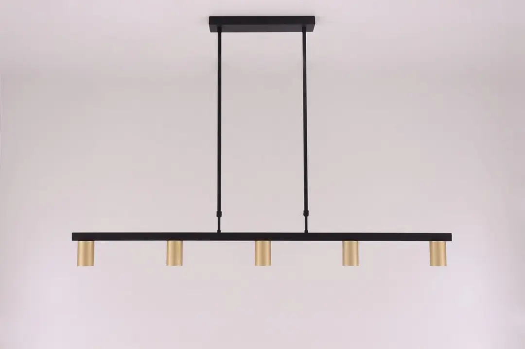 Hanglamp strak zwart met 5 gouden Gu10 spots