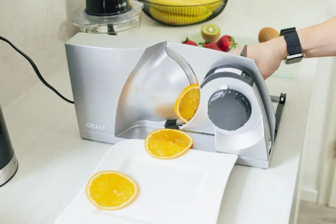 Graef MYtiny MT1003EU Snijmachine - 170W - Rood - afbeelding 6 van 6