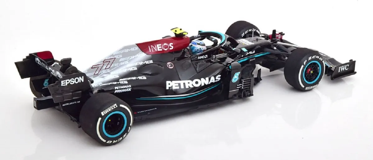 Formule 1 Mercedes F1 W12 E Performance #77 Bahrein GP 1:18 Schaalmodel - Zwart/Zilver