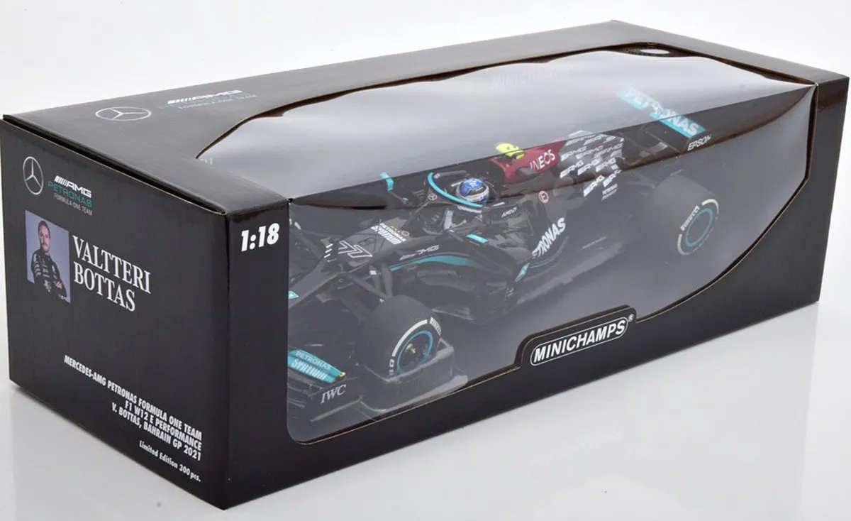 Formule 1 Mercedes F1 W12 E Performance #77 Bahrein GP 1:18 Schaalmodel - Zwart/Zilver