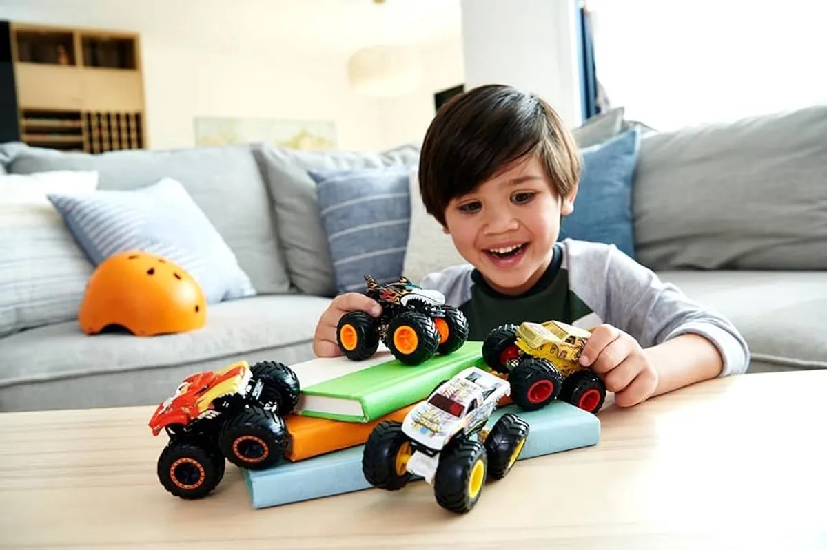 Hot Wheels Monster Jam Unimog FYJ44 - 9cm - 1:64 - Multicolor