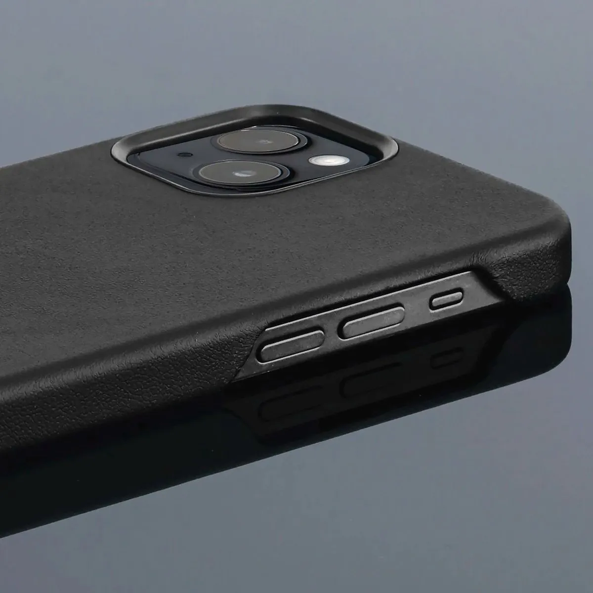 Hama MagCase Finest Sense Cover iPhone 14 Plus - MagSafe - Zwart