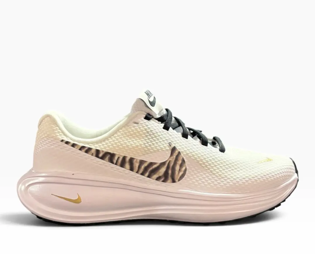 W Nike Revolution 8
