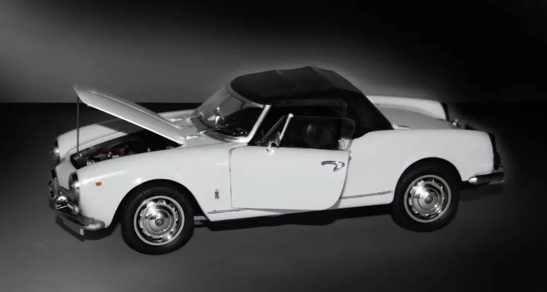 Italeri 3653 Alfa Romeo Giulietta Spider 1300 modelbouwpakket - 1:24 - afbeelding 6 van 6