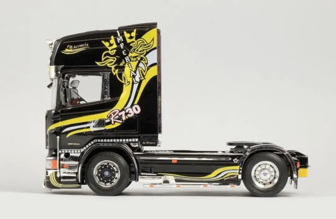Italeri Scania R730 V8 Topline Imperial Vrachtwagen 1:24 - afbeelding 6 van 6