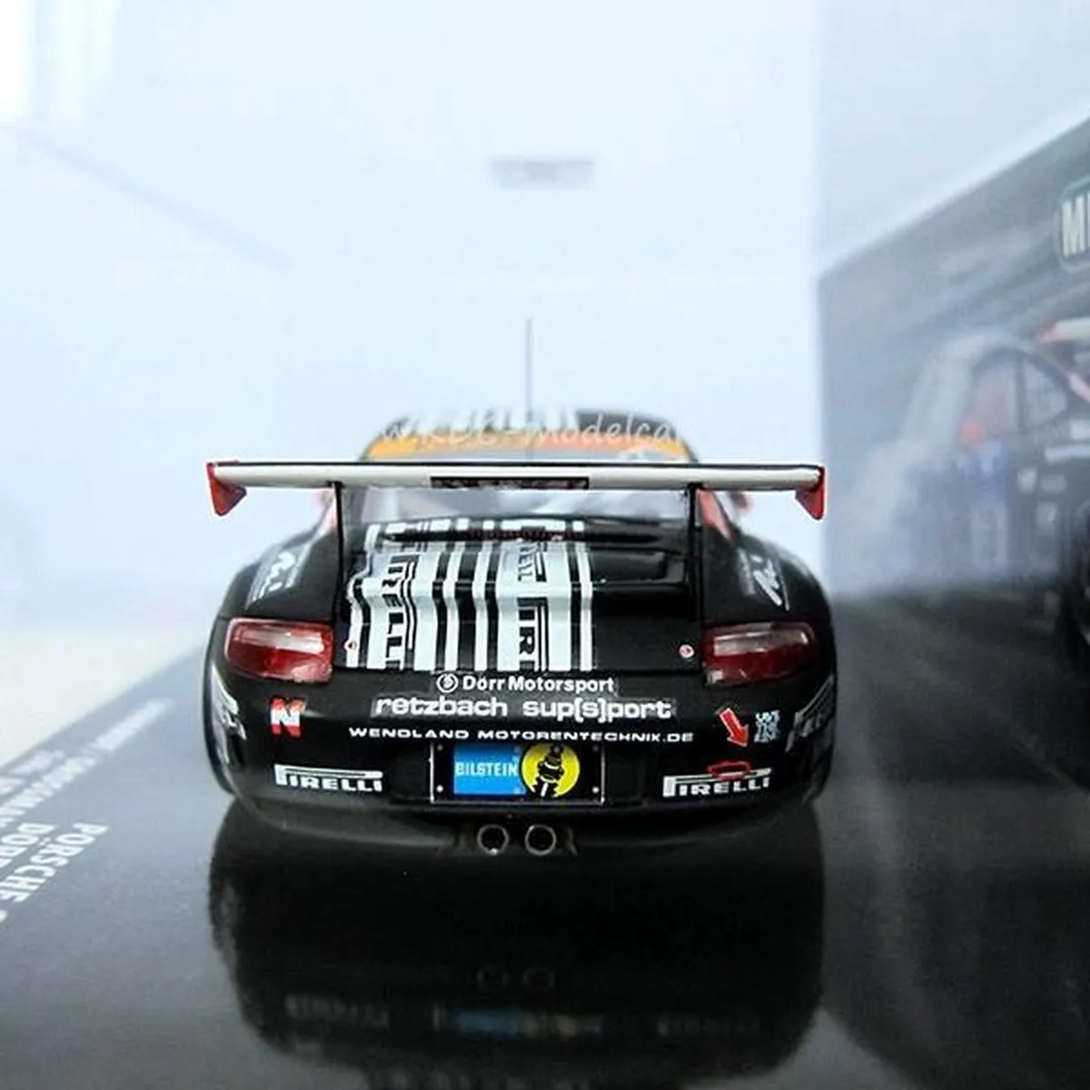 Porsche 911 GT3 R #59 24h Nürburgring 2011 - 1:43 Minichamps - Zwart