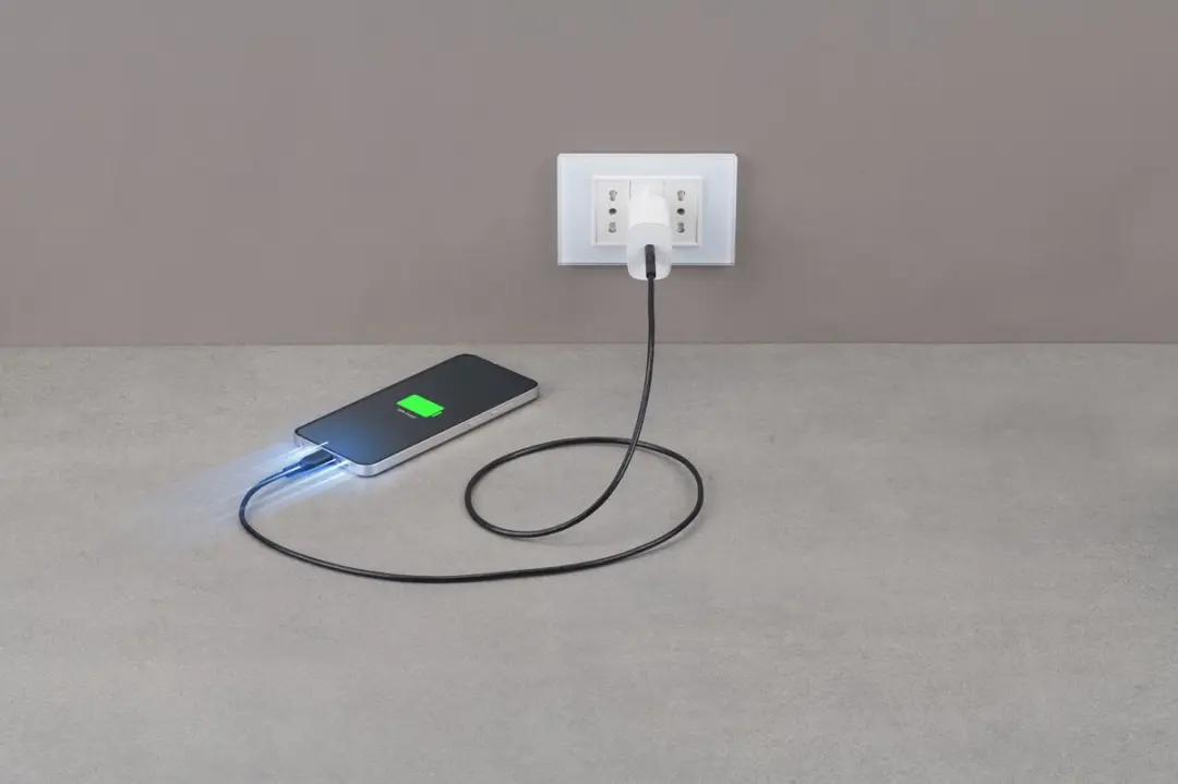 Cellularline USBDATAC2C5A1MK USB-C naar USB-C kabel 5A - Zwart - afbeelding 4 van 5