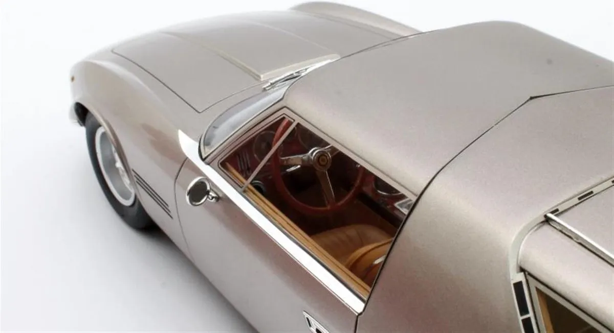 Ferrari 330 GT Shooting Brake Vignale 1968 Schaalmodel - Zilver