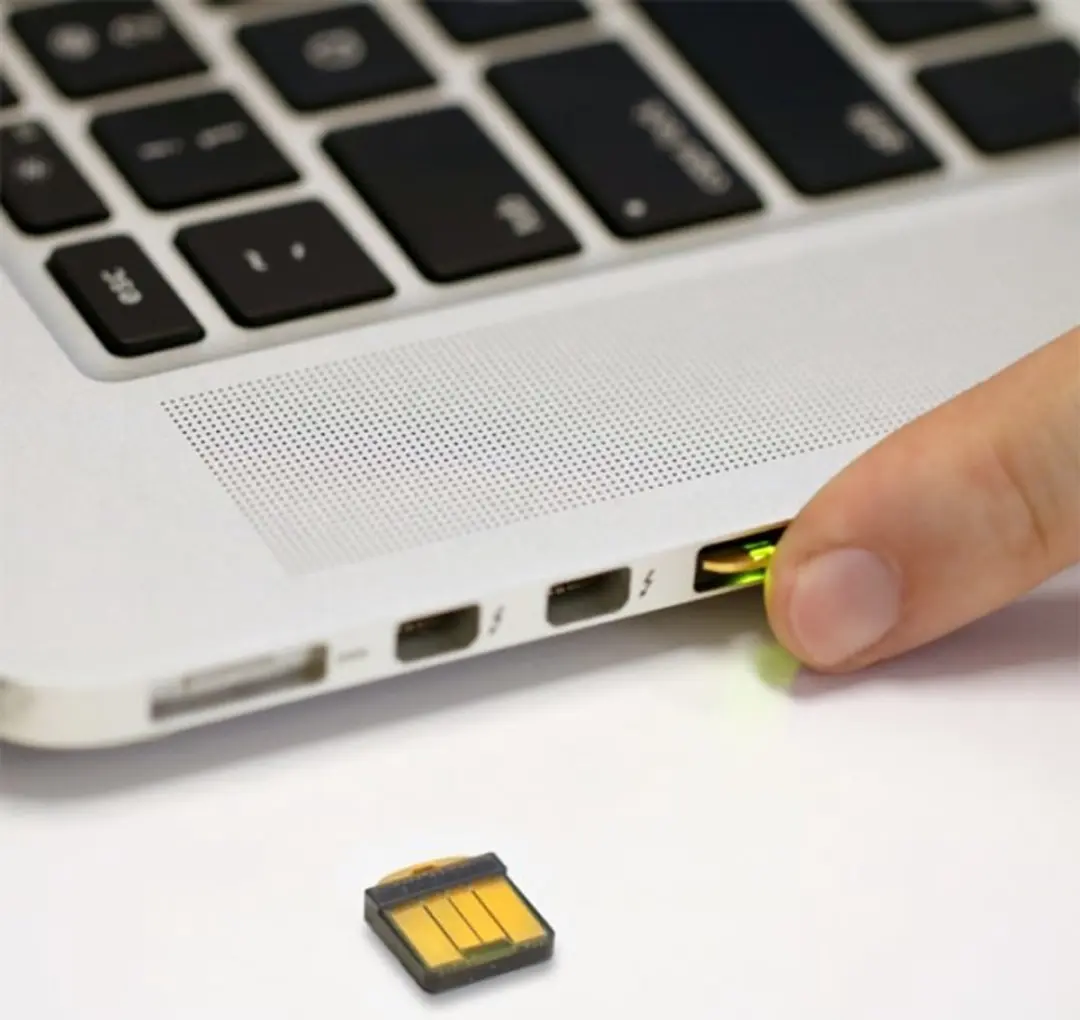 Yubico YubiKey 5 Nano - Zwart/Goud - afbeelding 4 van 6