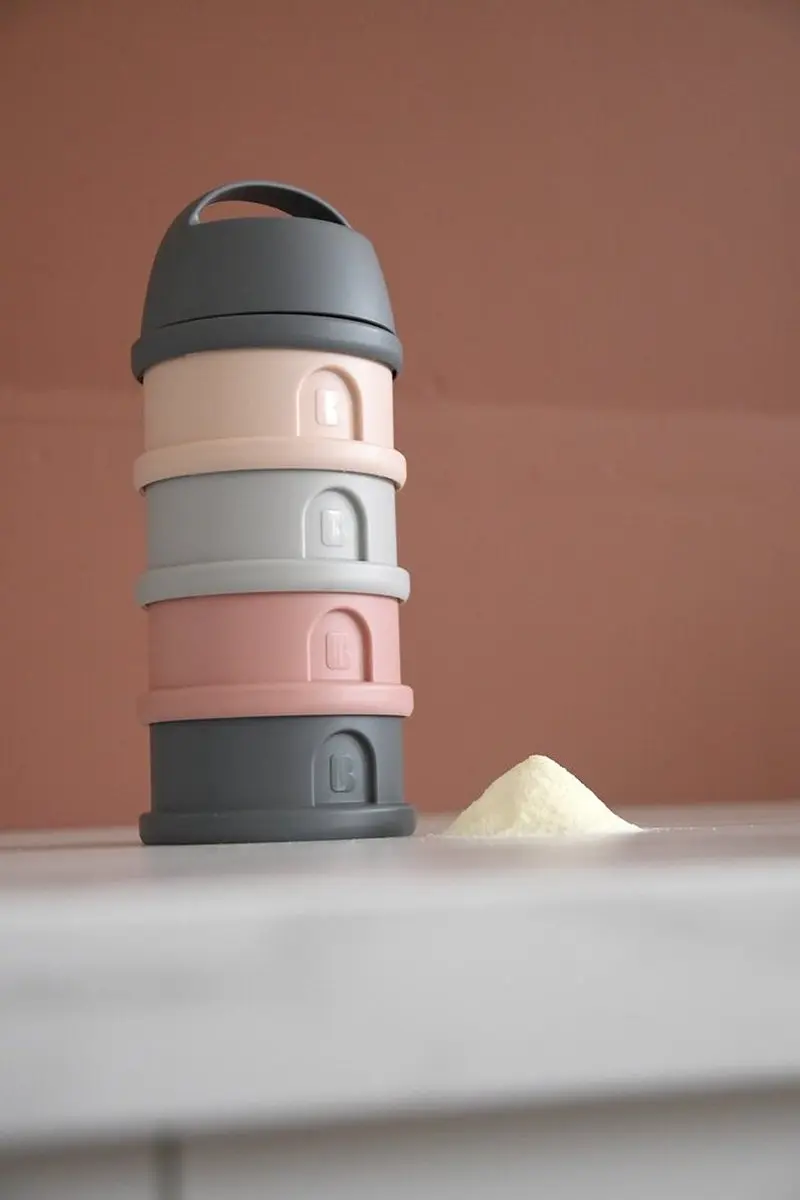 Béaba Melkpoeder Toren met 4 Doseerdoosjes - 330ml - Roze Grijs - afbeelding 4 van 6