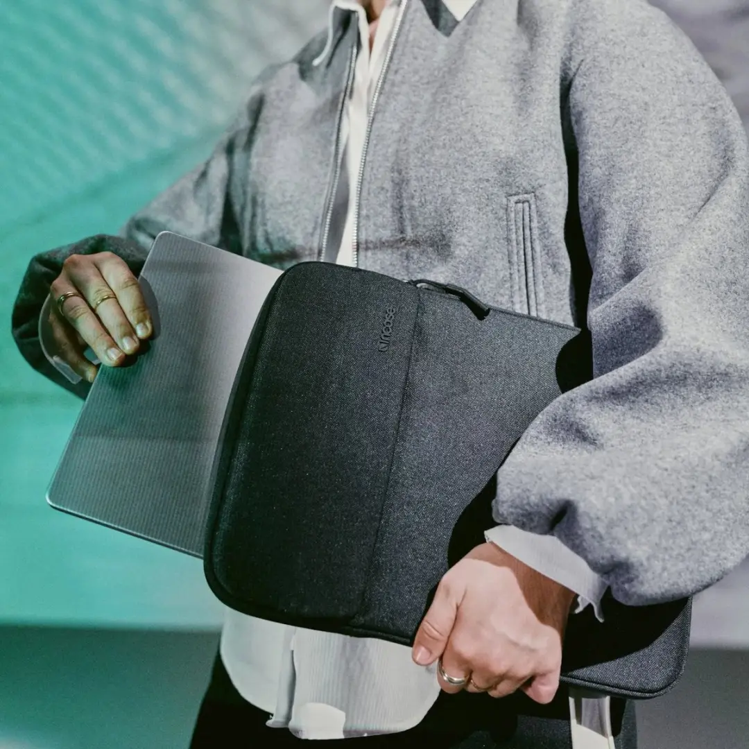 Incase Crosstown Sleeve MacBook 14 inch hoes - Zwart - afbeelding 4 van 6