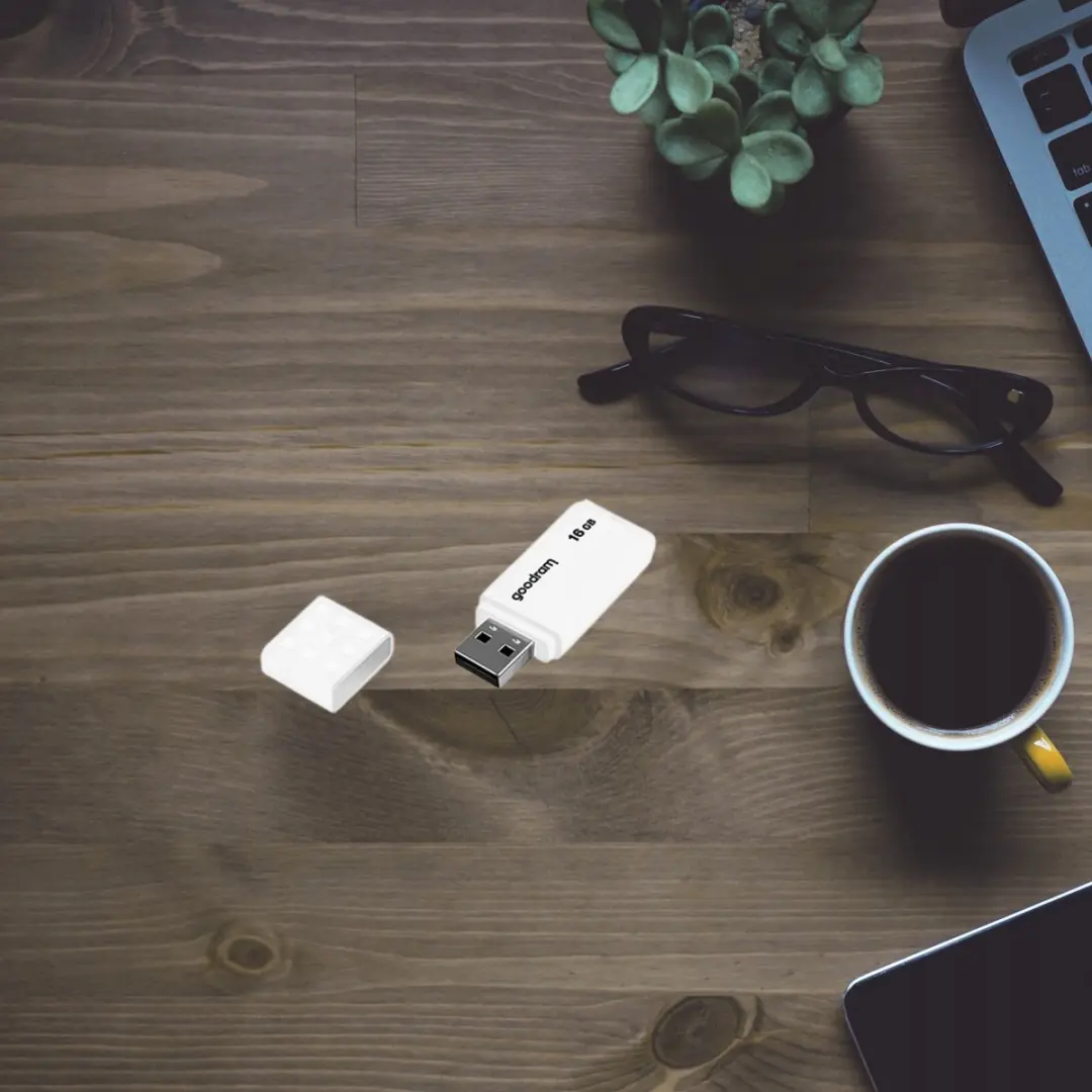 Goodram UME2 UME2-0160W0R11 USB-stick 16GB - Wit - afbeelding 2 van 6