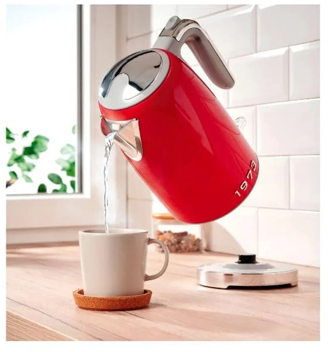 SILVERCREST® Waterkoker 1,7 L - Vermogen: 2600/3100 W - Automatische veiligheidsafschakeling en droogkookbeveiliging - 360° draaibare basis - Waterniveau indicator en uitneembaar kalkfilter - Aan/uit schakelaar met LED indicatielampje - Rood