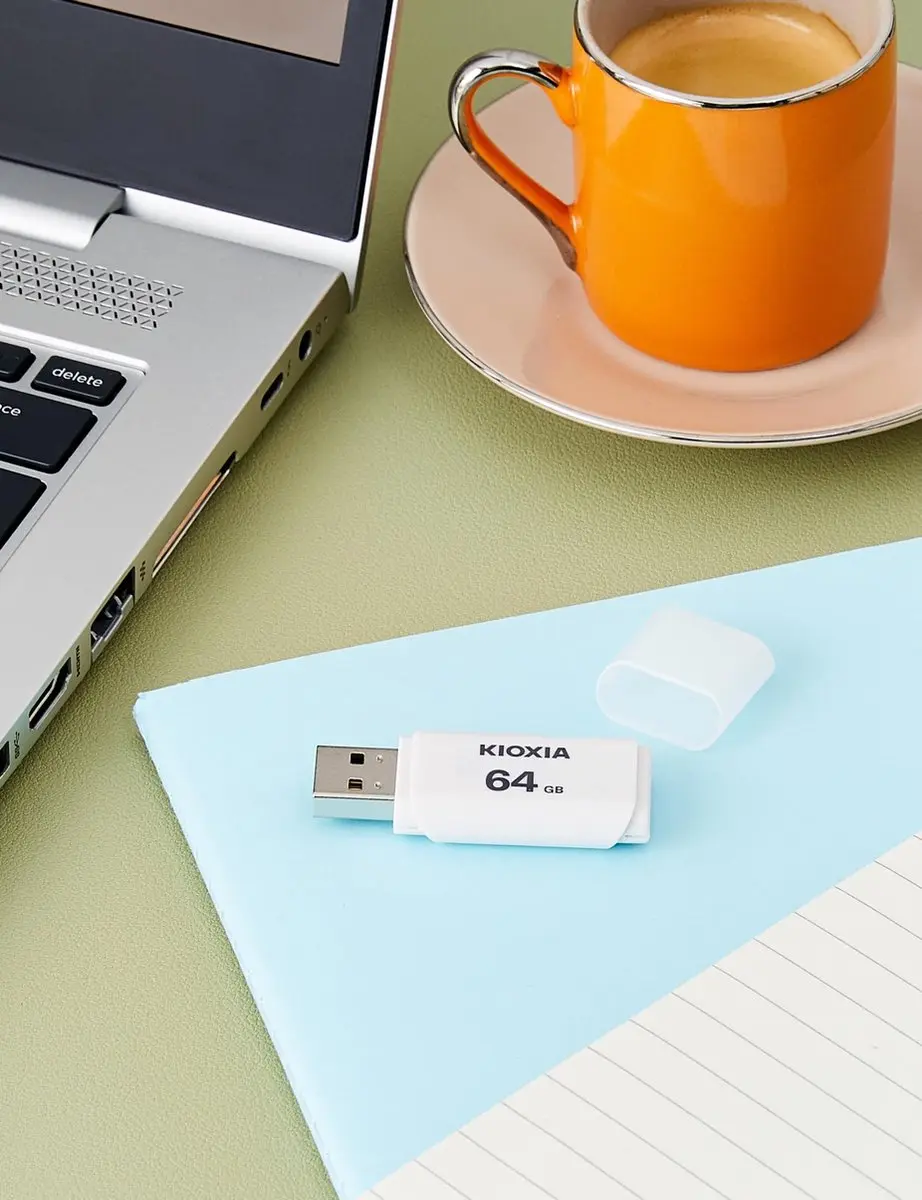 Kioxia U202 LU202W064GG4 USB-stick 64GB - Wit - afbeelding 2 van 6