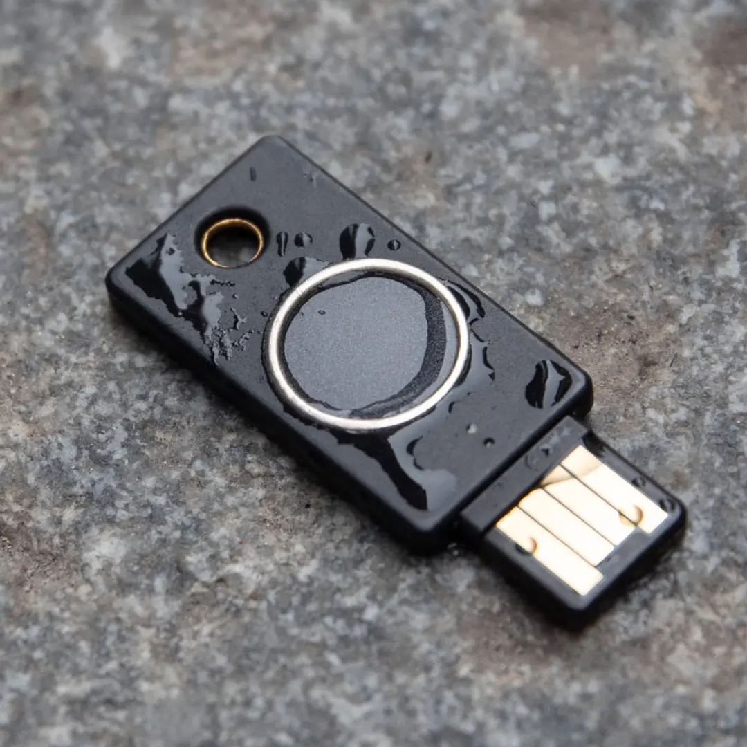 Yubico YubiKey Bio FIDO Edition USB-stick - Zwart/goud - afbeelding 3 van 6