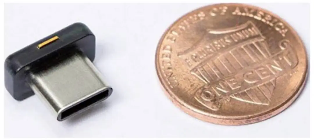 Yubico YubiKey 5C Nano FIPS USB-stick - Zwart/goud - afbeelding 4 van 5