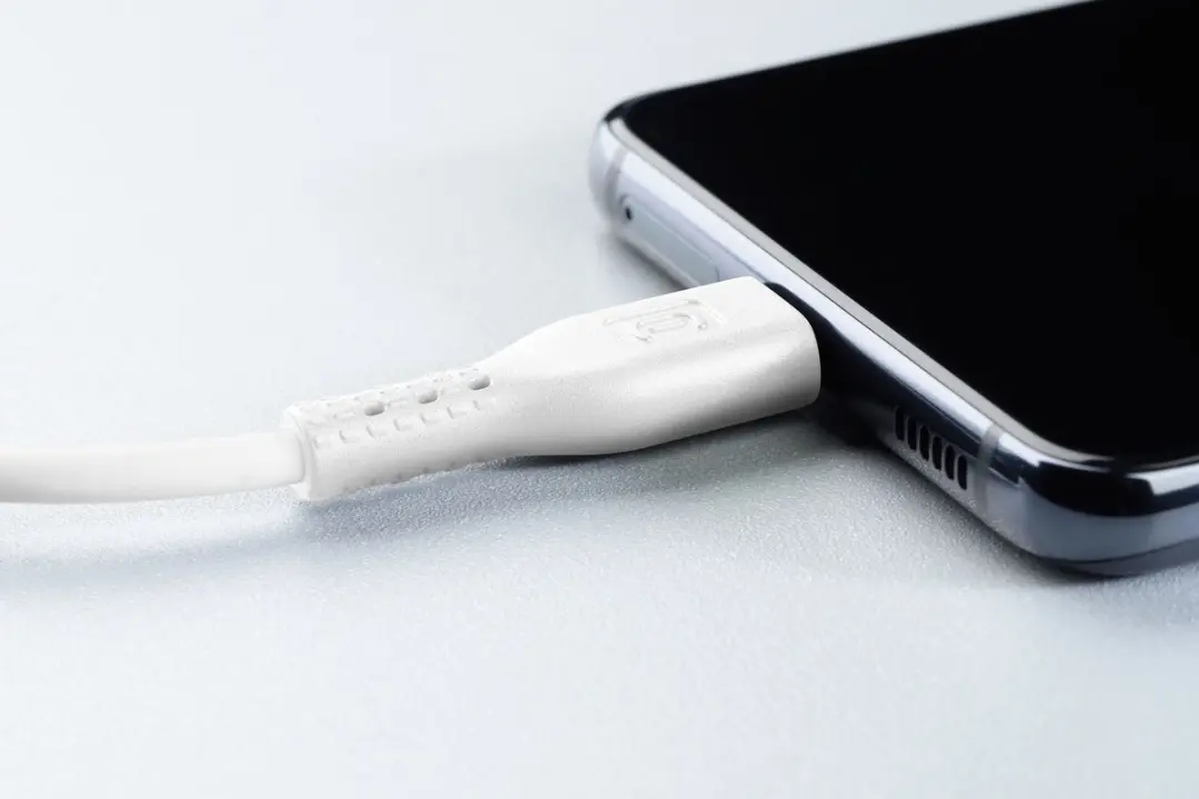 Cellularline USBDATACTRUSBCW USB-kabel - 15cm - Wit - afbeelding 2 van 5