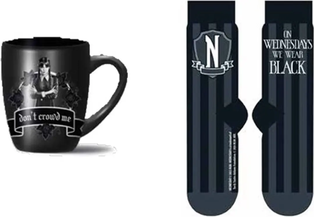 Pyramid Wednesday Wear Black Giftset - Mok 315ml & Sokken - afbeelding 2 van 6