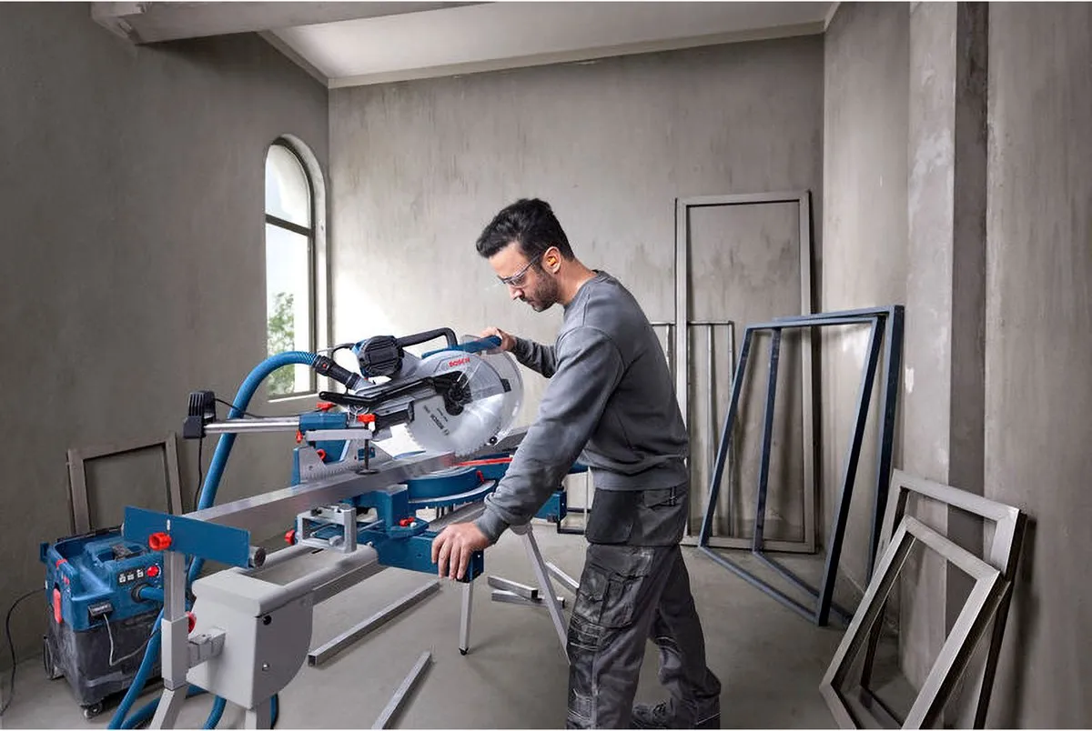 Bosch Professional GCM 340-305 Kap- en Verstekzaag 1800W