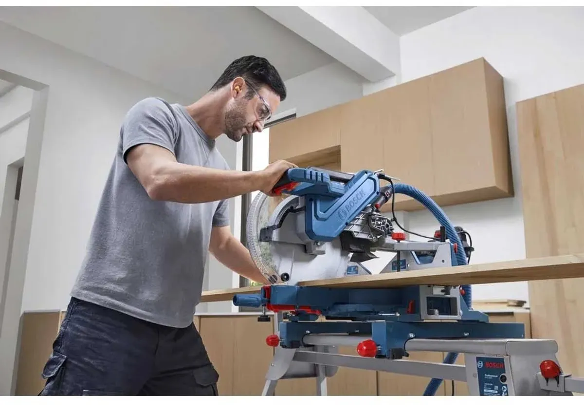 Bosch Professional GCM 340-305 Kap- en Verstekzaag 1800W