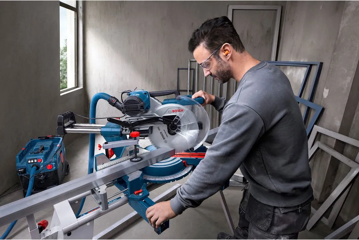 Bosch Professional GCM 340-305 Kap- en Verstekzaag 1800W