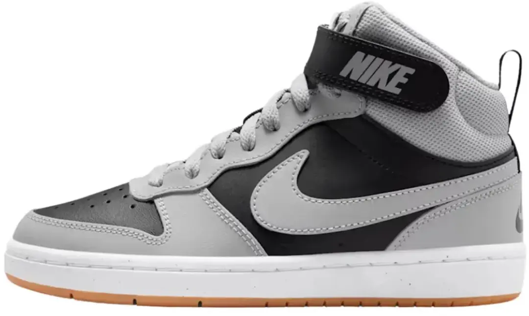Nike court borough mid 2 in de kleur zwart.