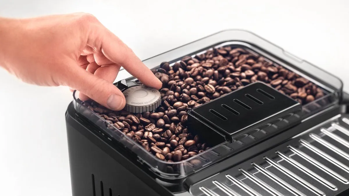 De'Longhi Eletta Explore ECAM 450.55.S Volautomatische Espressomachine - 1,8L - Zwart/Zilver