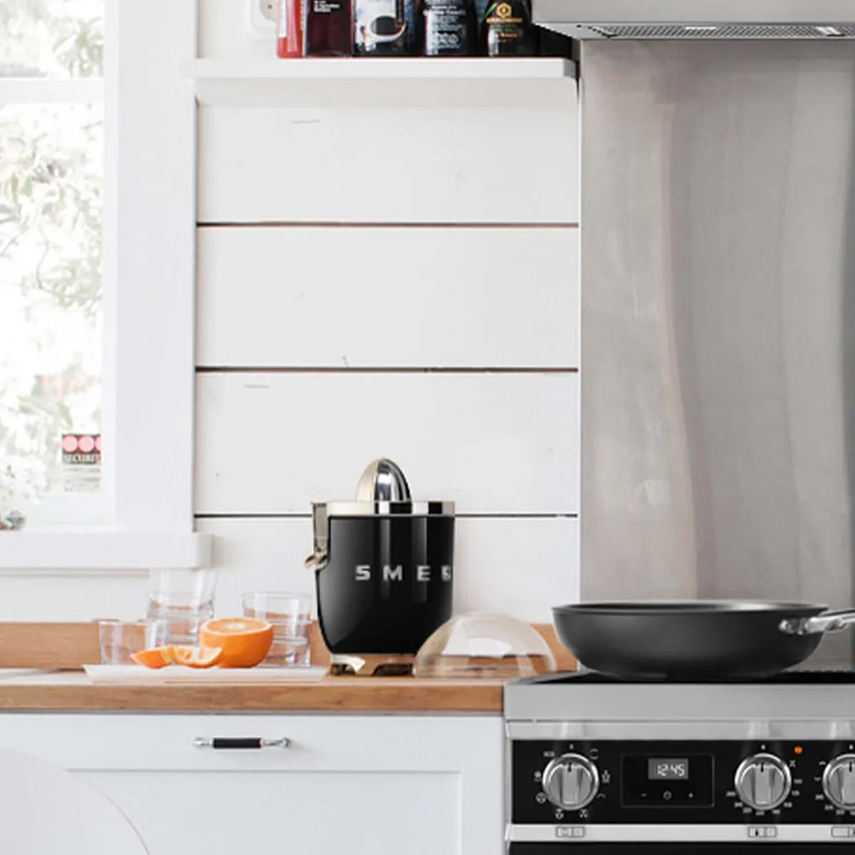 Smeg CJF01BLEU Citruspers - 70W - Zwart