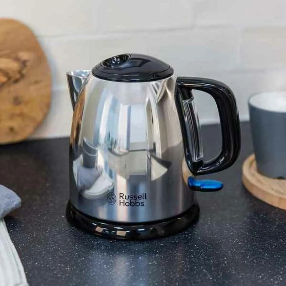 Russell Hobbs Victory Waterkoker 1L 2400W - Zwart/RVS