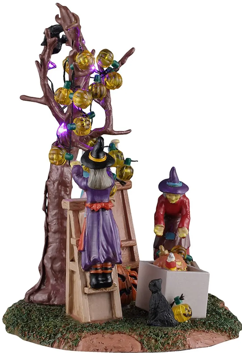 Lemax Spooky Town Decorating the Spooky Tree - Verlicht - afbeelding 3 van 4